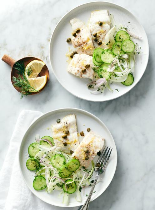 Eglefino al Limón y Alcaparras con Ensalada de Hinojo y Pepinos