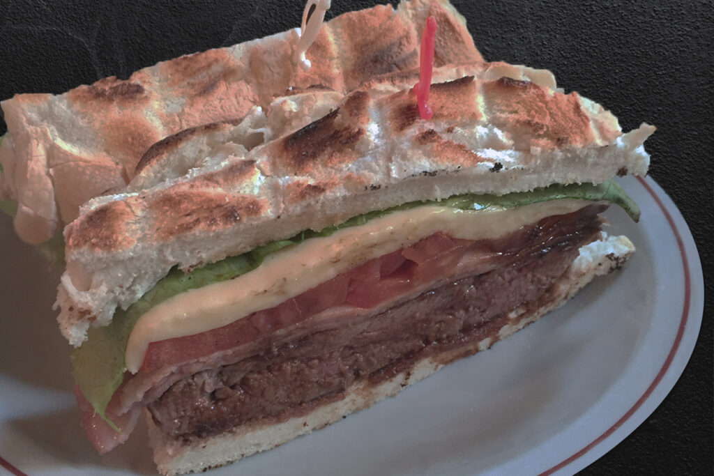 Explora el Chivito La Tradición Gastronómica Típica de Uruguay en tu Mesa